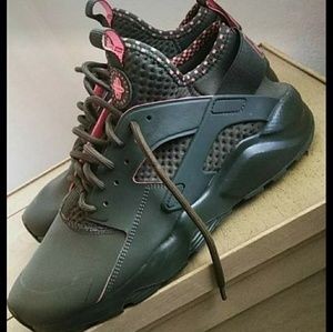 Size 11 Mens Nike Huraches